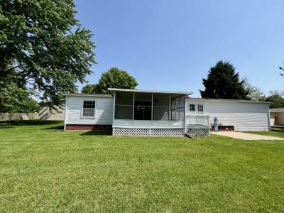 Photo 2 of 21 of home located at 7 Cherrywood Ct Belleville, IL 62221