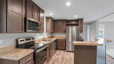 Photo 3 of 28 of home located at 1800 Lakewood Ct #81 Eugene, OR 97402