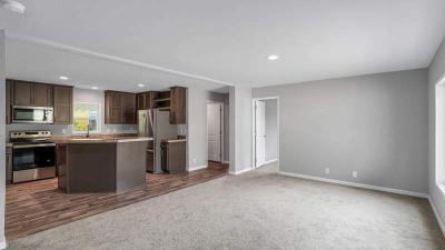 Photo 4 of 28 of home located at 1800 Lakewood Ct #81 Eugene, OR 97402