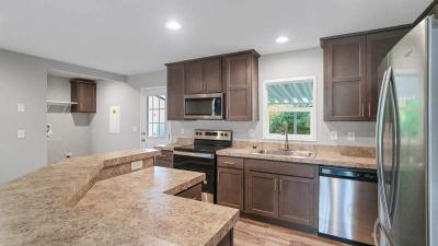Photo 5 of 28 of home located at 1800 Lakewood Ct #81 Eugene, OR 97402