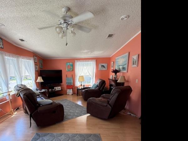 Photo 1 of 2 of home located at 140 E Hampton Dr Auburndale, FL 33823
