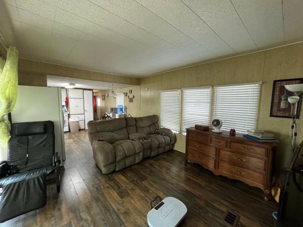 1972 SKYL Single Mobile Home