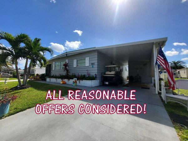 Photo 1 of 2 of home located at 5882 Camelot Dr N Sarasota, FL 34233