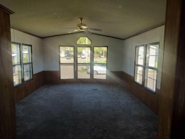 1987 Schult Manufactured Home