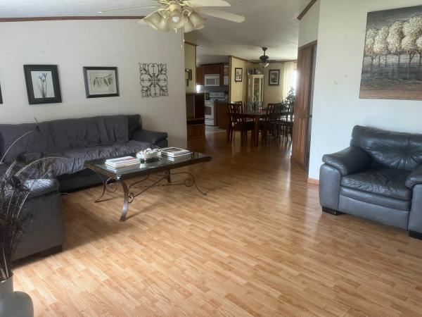 2000 Four Seasons DAP1676H32089  Home
