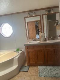 2000 Four Seasons DAP1676H32089  Home