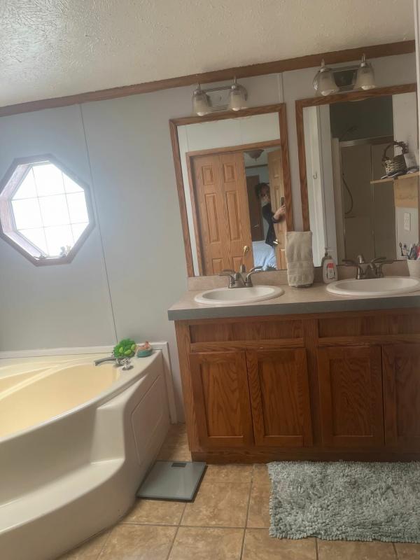 2000 Four Seasons DAP1676H32089  Home