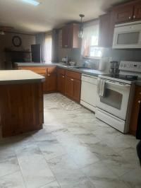 2000 Four Seasons DAP1676H32089  Home