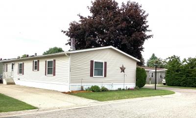 Photo 2 of 19 of home located at 11908 Hemlock Court Shelby Township, MI 48315