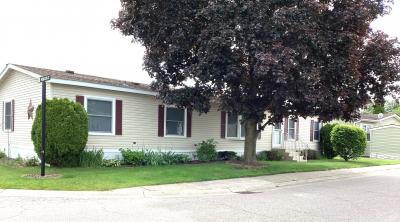 Photo 3 of 19 of home located at 11908 Hemlock Court Shelby Township, MI 48315