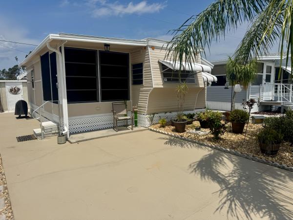 Photo 1 of 2 of home located at 190 Valencia Road Palmetto, FL 34221