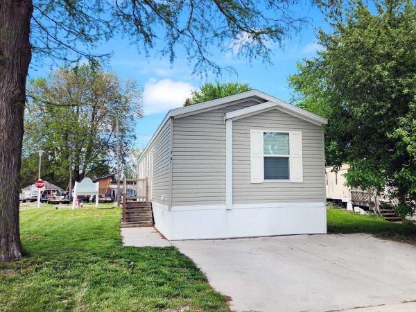 Photo 1 of 1 of home located at 3141 Eastshore Dr. Lot 74 Bay City, MI 48706