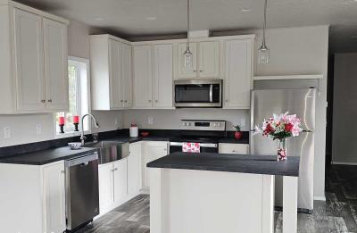 Photo 4 of 26 of home located at 4915 Swegle Road NE #17 Salem, OR 97301