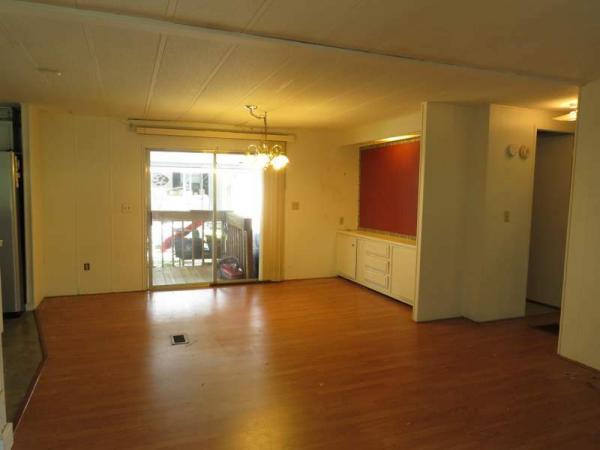 1975 OakP Manufactured Home