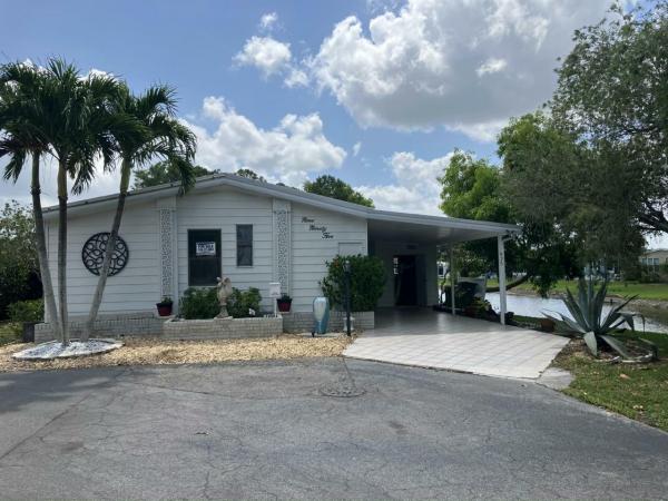 Photo 1 of 2 of home located at 995 Yellowstone Dr, #24 Naples, FL 34110