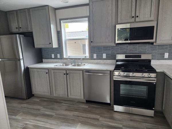 2025 Clayton 96PLH16663b Mobile Home