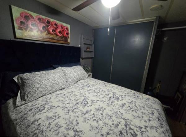 1987 Chaparral Skyline Single one Bedroom Mobile Home