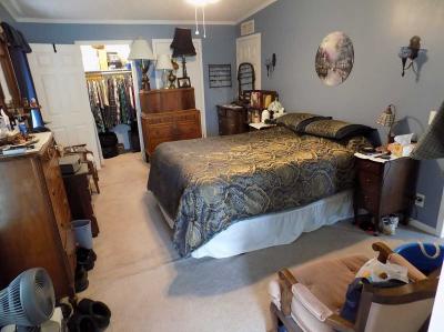 Photo 5 of 69 of home located at 11090 Wood Run Circle South Lyon, MI 48178