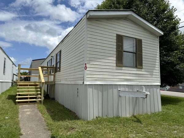 Photo 1 of 2 of home located at 10 Village St London, KY 40744