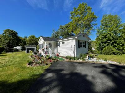 Photo 4 of 18 of home located at 18 Plainfield Lane Nashua, NH 03062