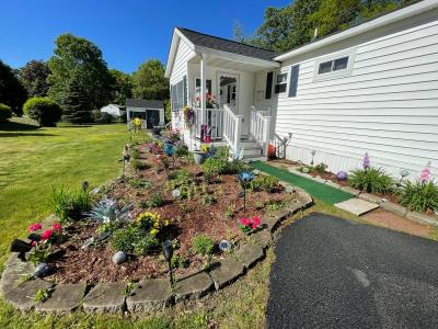 Photo 5 of 18 of home located at 18 Plainfield Lane Nashua, NH 03062