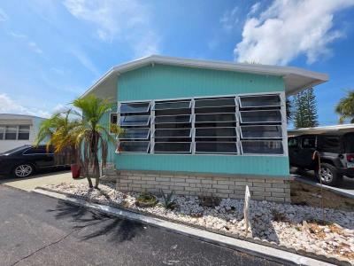 Photo 2 of 28 of home located at 1375 S Pasadena Ave Pasadena, FL 33707