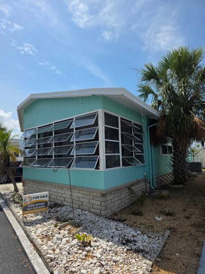 Photo 4 of 28 of home located at 1375 S Pasadena Ave Pasadena, FL 33707