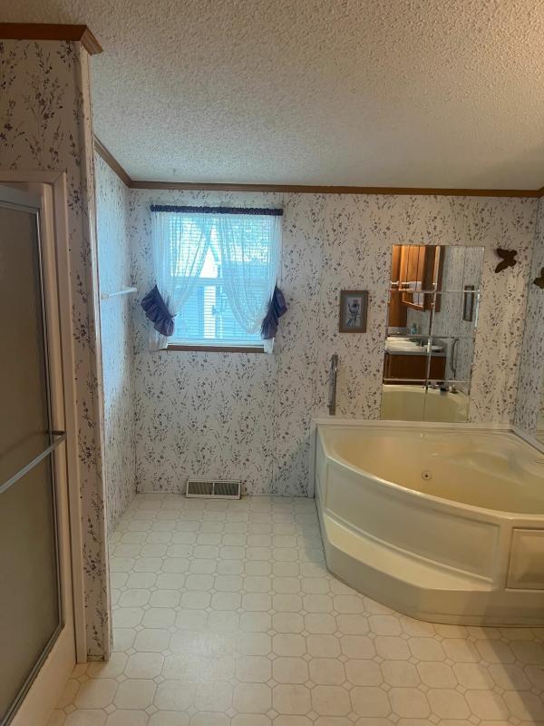 1997 Victorian 235G NR  Home