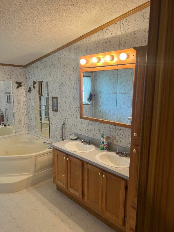 1997 Victorian 235G NR  Home