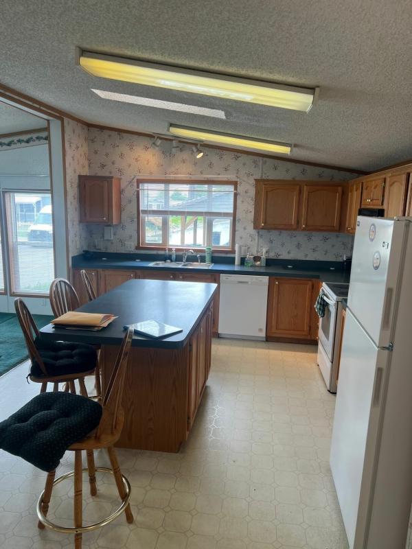 1997 Victorian 235G NR  Home