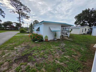 Photo 3 of 20 of home located at 36211 Cherry Ave Grand Island, FL 32735