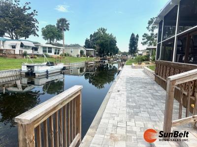 Photo 2 of 31 of home located at 107 S Lake Drive Leesburg, FL 34748