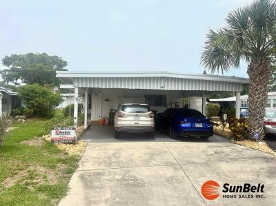 Photo 3 of 31 of home located at 107 S Lake Drive Leesburg, FL 34748