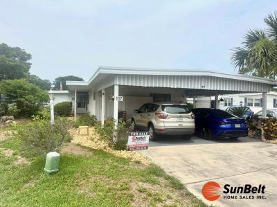 Photo 4 of 31 of home located at 107 S Lake Drive Leesburg, FL 34748