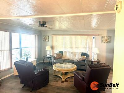 Photo 5 of 31 of home located at 107 S Lake Drive Leesburg, FL 34748
