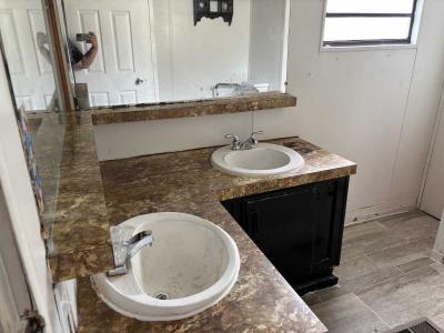Photo 5 of 8 of home located at 11522 Canterbury Drive, Site 75 Seffner, FL 33584