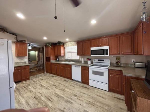 2005 Fleetwood Manufactured Home