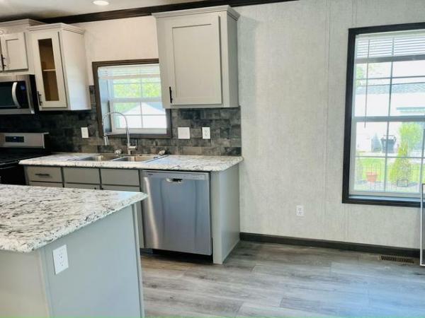 2025 Eagle River - Leola Ontario Mobile Home
