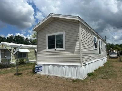 Photo 2 of 15 of home located at 6941 Macdonald Court, Lot 18 Zephyrhills, FL 33541