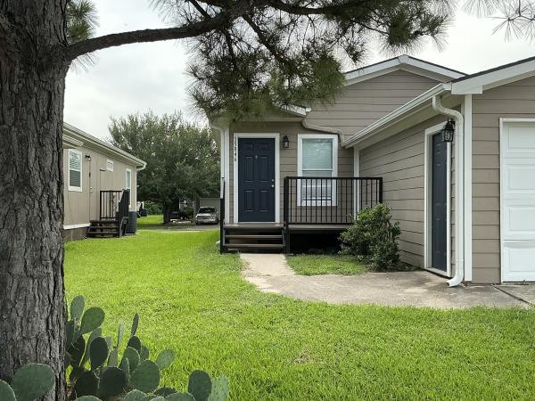 2004  Mobile Home For Sale
