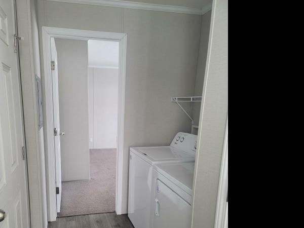 2022 Champion RA1664202 Mobile Home