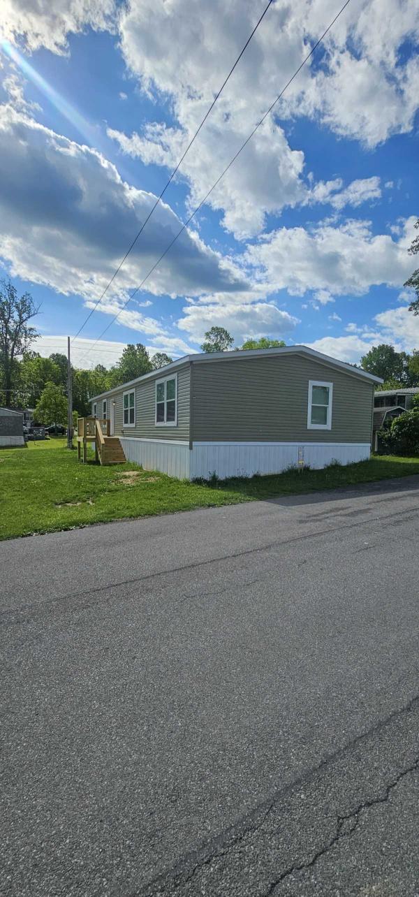 Photo 1 of 2 of home located at 18 Appomattox De Martinsburg, WV 25403
