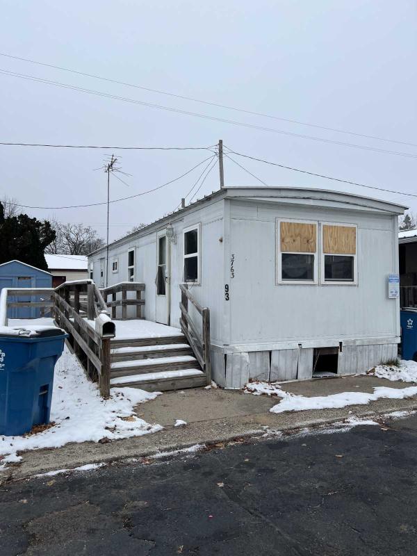 Photo 1 of 2 of home located at 3763 Hilltop Ct Grand Rapids, MI 49525