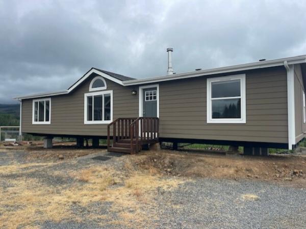 Photo 1 of 2 of home located at 7921 SE King Rd Milwaukie, OR 97222