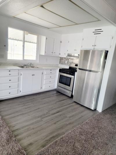 Photo 5 of 14 of home located at 11414 Serra Rd #6 Apple Valley, CA 92308