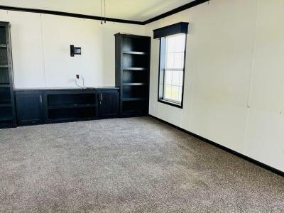 Photo 4 of 7 of home located at 829 Willowbrook Drive Lockport, NY 14094