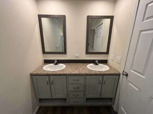 2019 Champion RA2860223 Mobile Home