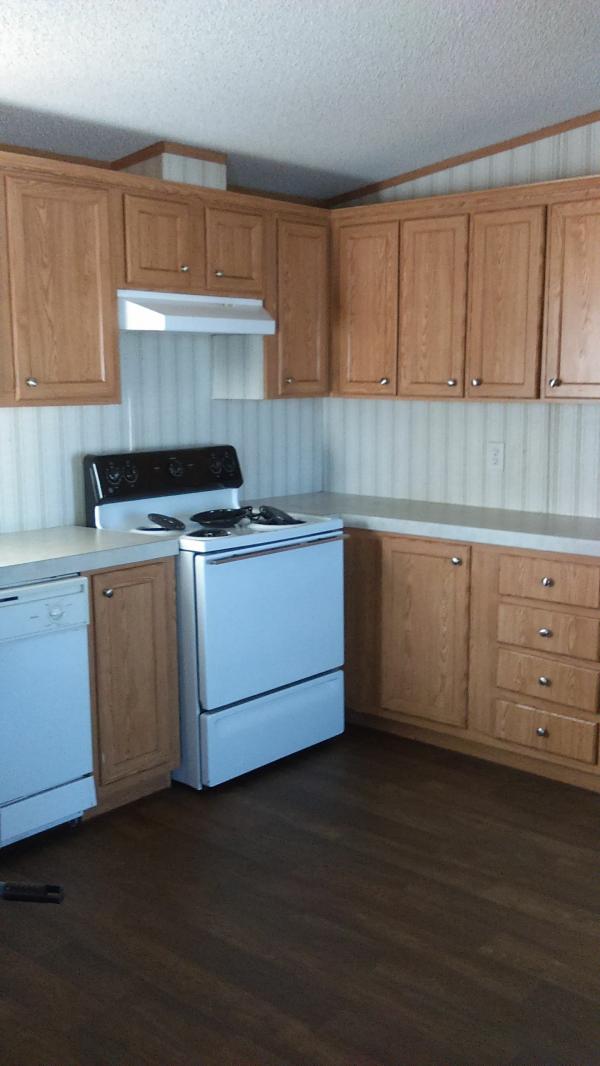 2005 American Homestar Corp Oak Creek Mobile Home