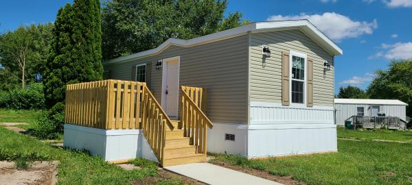 Photo 1 of 2 of home located at 3309 Kennedy Lane Lot 254 Waterloo, IA 50701