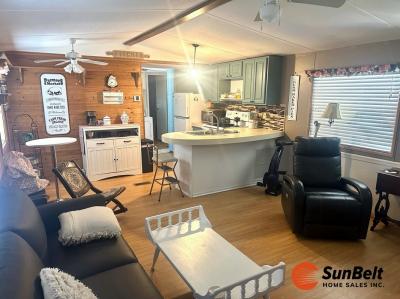 Photo 2 of 19 of home located at 19 Lake Griffin Drive Fruitland Park, FL 34731